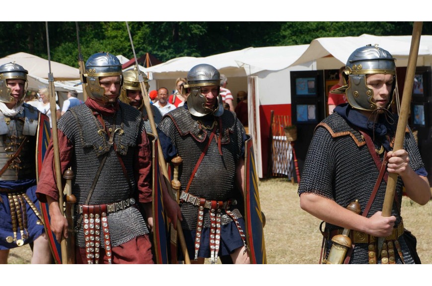 Jakie tkaniny na stroje historyczne?